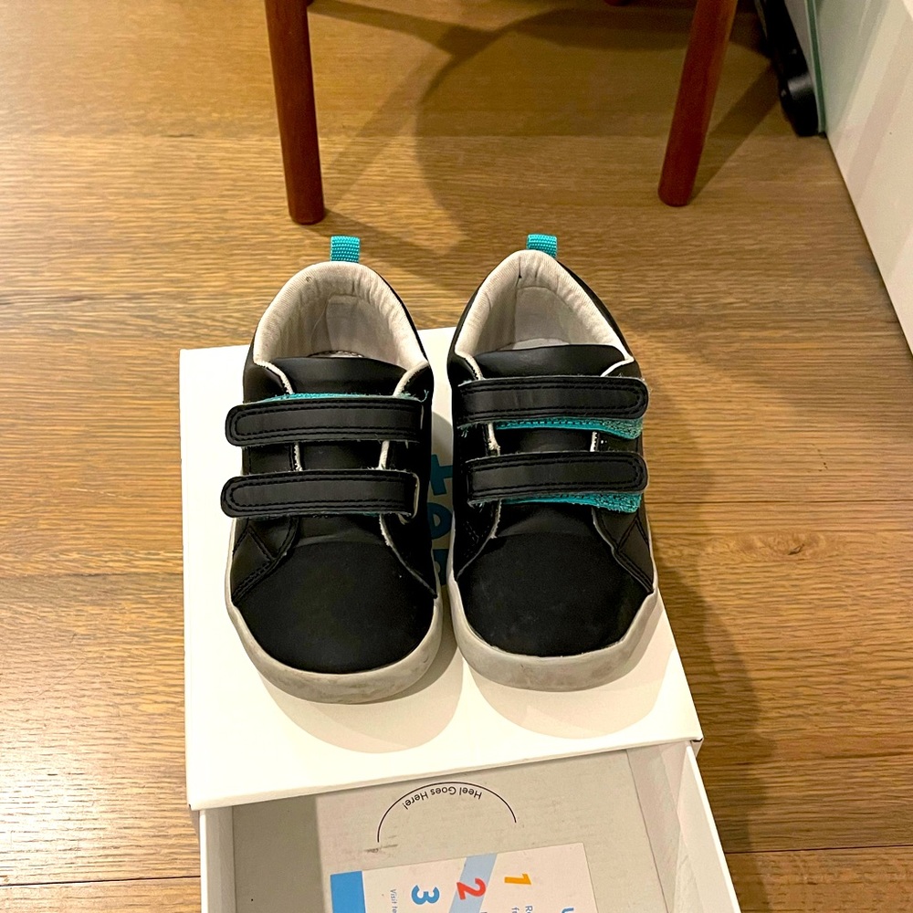 Ten little kids sneakers, size 9, color black, excellent condition